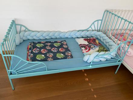 Rastúca modrá posteľ minnen ( ikea) aj s matracom, šírka (cm): 80,dĺžka (cm): 130
