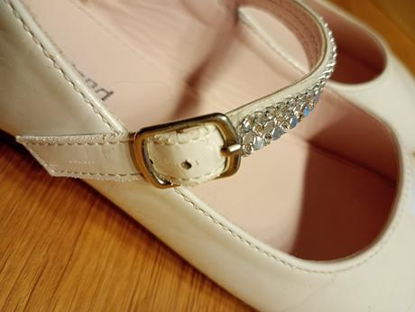 Sandalky na slav. prilezistost, graceland,33