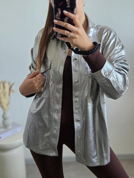 Strieborná bundička, bershka