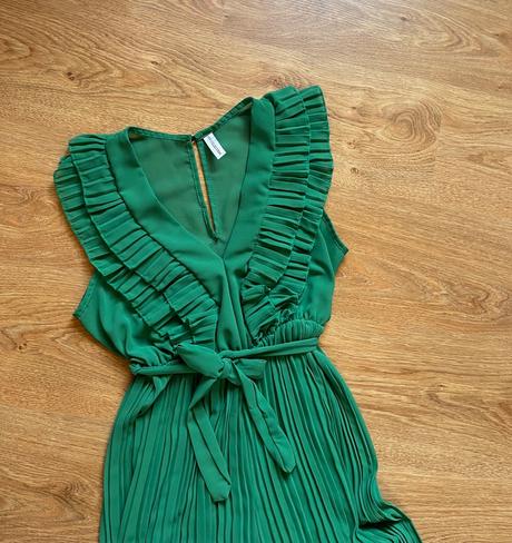 Plisovaný overal s volánmi, s