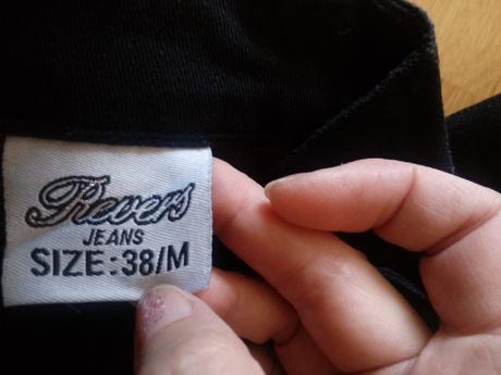 Černa minisukňa, 38