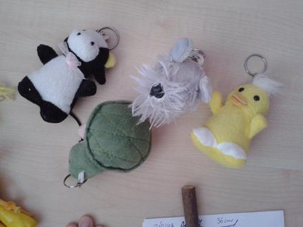 4x prívesky na kľúče,