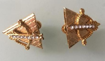 Zlaté gombíky na límec, 