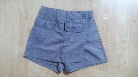 Dievčenské krátke nohavice s efektom sukničky., 110 / 116