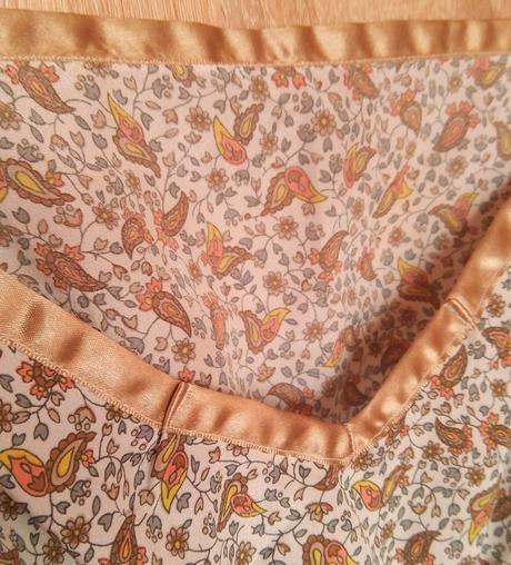 Bielo-hnedý kvietkovaný top, 38