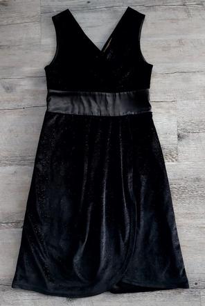 Čierne zamatové trblietavé šaty, 38