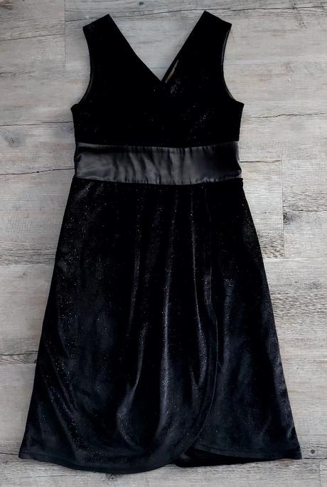 Čierne zamatové trblietavé šaty, 38