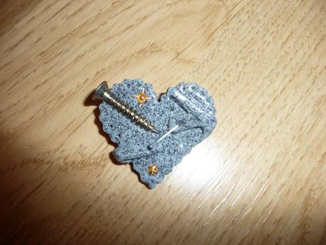 Brošňa z fimo-hmoty (ručná práca), 