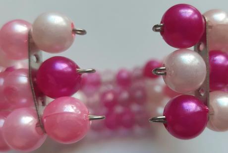 Lesklé ružové náramky,