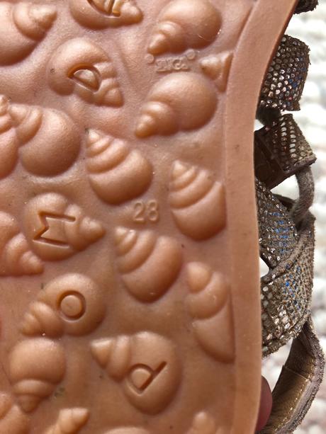 Kožené sandálky, 26