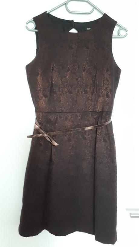 Nádherné hnedé šaty s opaskom, f&f,38
