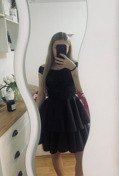 Slávnostne čierne šaty, 34