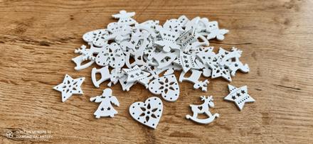 Drevené výlisky - vianočný mix 26-30 mm - 10 kuso, 