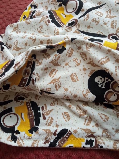 Mimoň čiapka s otvorom, 134