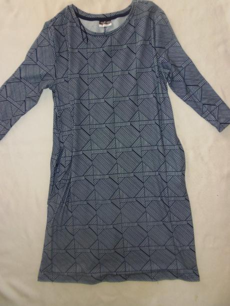 Šaty s vreckami, 38