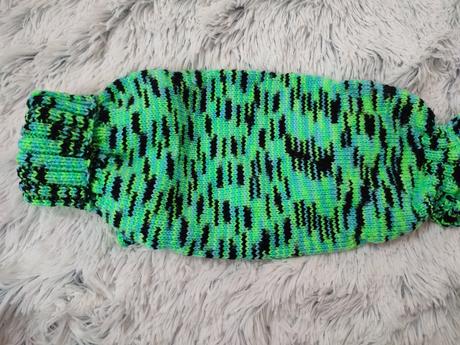 Oblečenie pre psika nové , ručná práca aj kúpené, 