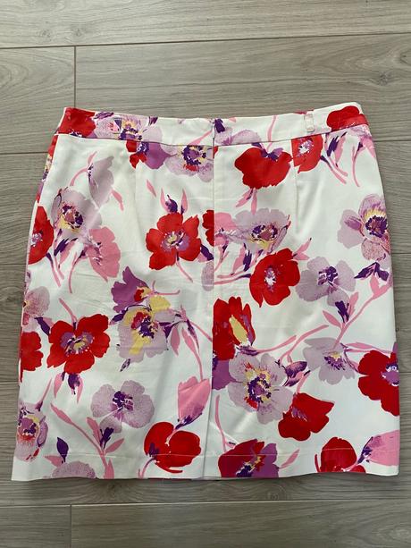 Kvetovaná sukňa, 40