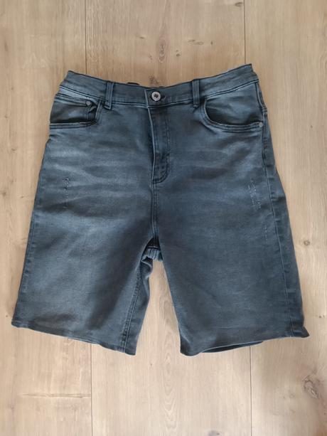 Kraťasy v 170, reserved,170