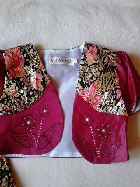 Šatičky s vestičkou, 104