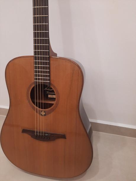 Gitara akusticka,