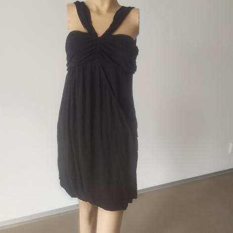 C 39 saty cierne vhodne aj pre tehulky, s