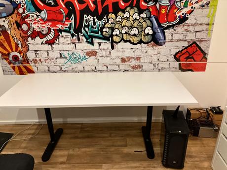 Praktický prac.stôl ikea-bekant+zásuvkový diel mic,
