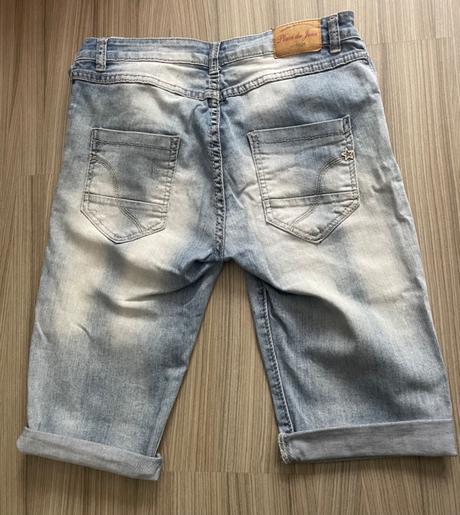 Krátke riflové kraťasy, 36