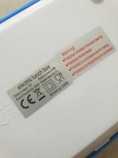 Elektrický box na ohrev jedla v aute,