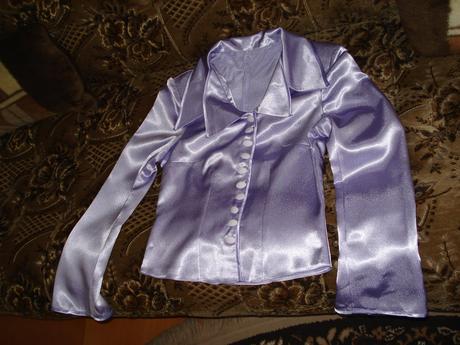 Fialové saténové sako, 38