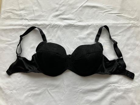 Čierna pevná podprsenka astratex 70g, 70f