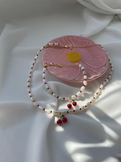 Náhrdelník z riečnych perlí,