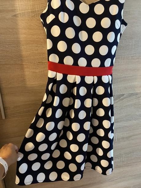 Šaty s bodkami, s