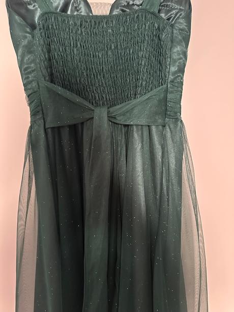 Trblietave šaty aj motýlik, 