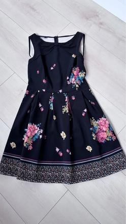 Čierne šaty s kvietkami, m