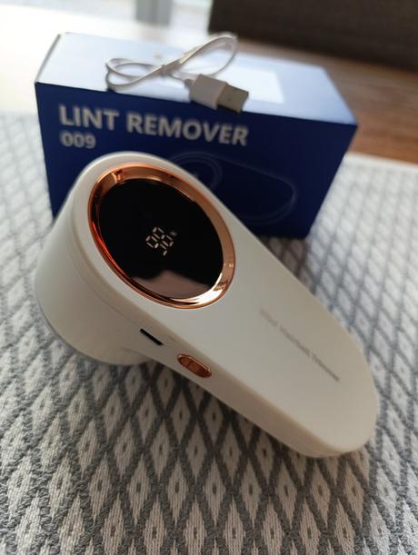 Nabíjateľný prenosný odžmolkovač s displejom, 