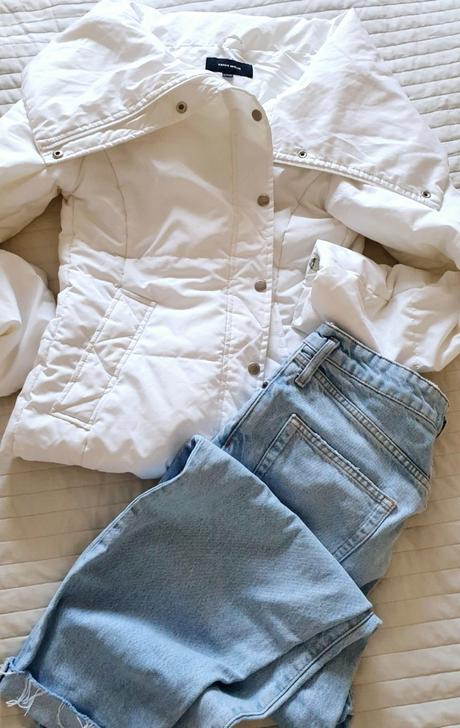 Krásna zaujímavá biela bunda s veľkým golierom, 38