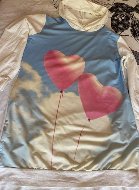 Šaty s kapucou a aplikáciami new collection uni v.,