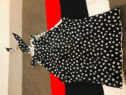 Tielko elegantné bodkované s uväzovaním okolo krku, s