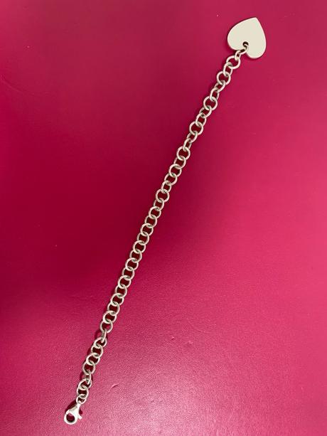 Strieborny naramok s priveskom, 