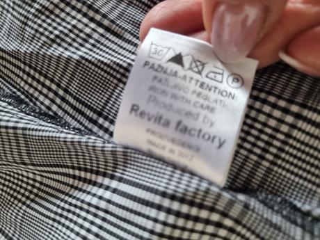 Elasticka sivo cierna bluzka s volanom 38, 38
