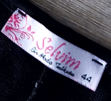 Čierno ružové šaty, 42