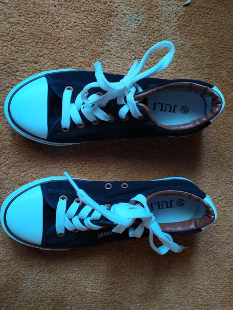 Tramky, tenisky 37 s poštou, 37