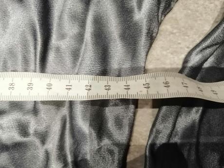 Saténové maxi šaty weekday,v38-40, 40