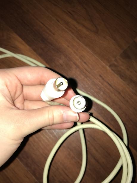 Tv káble - 3 kusy a 2 roztrojky, 