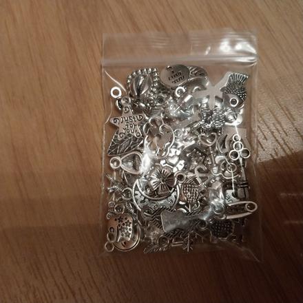 Mensie privesky na tvorbu naramkov 60ks,