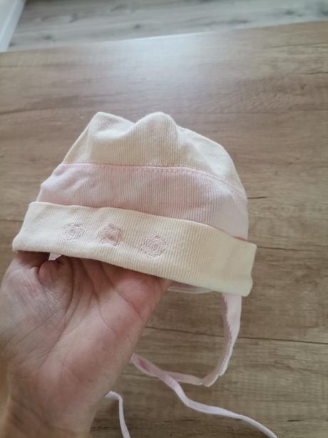 Dievčenska čiapka so snurkami, 62