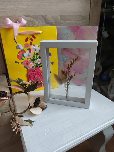 Dekorácia sušený kvet v rámiku plus venček,