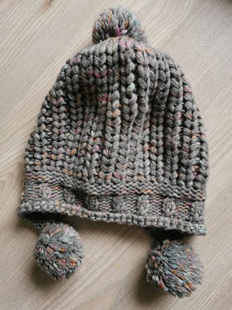 Dievčenská zimná čiapka,