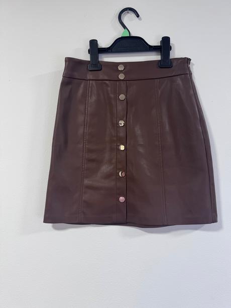 Štýlová koženková sukňa so zlatými gombíkmi, amisu,xs