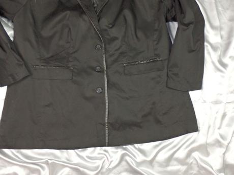 Luxusný čierny kostým, 56